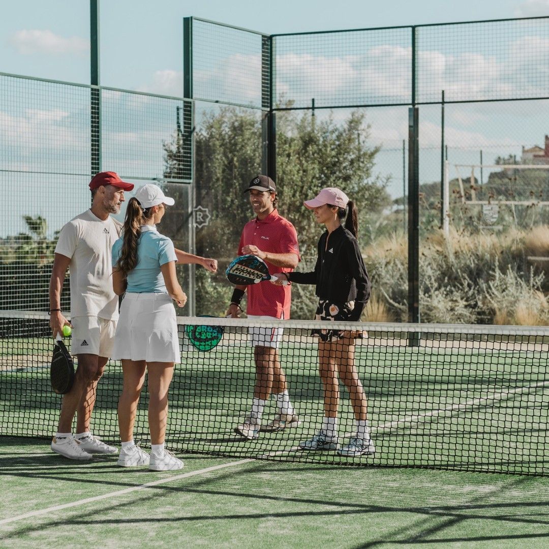 Match de padel en double à Toulouse - 4 joueurs au filet