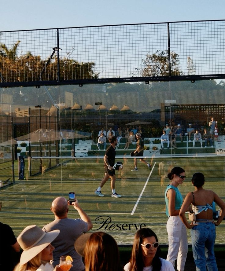 Match en soirée avec spectateurs - ambiance soirée de clôture Padel Cup
